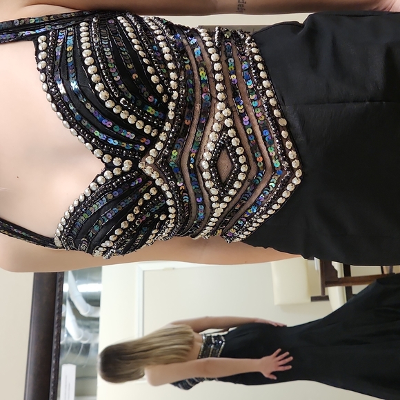 NWT Size 6 Black Mac Duggal Gown - Picture 3 of 13